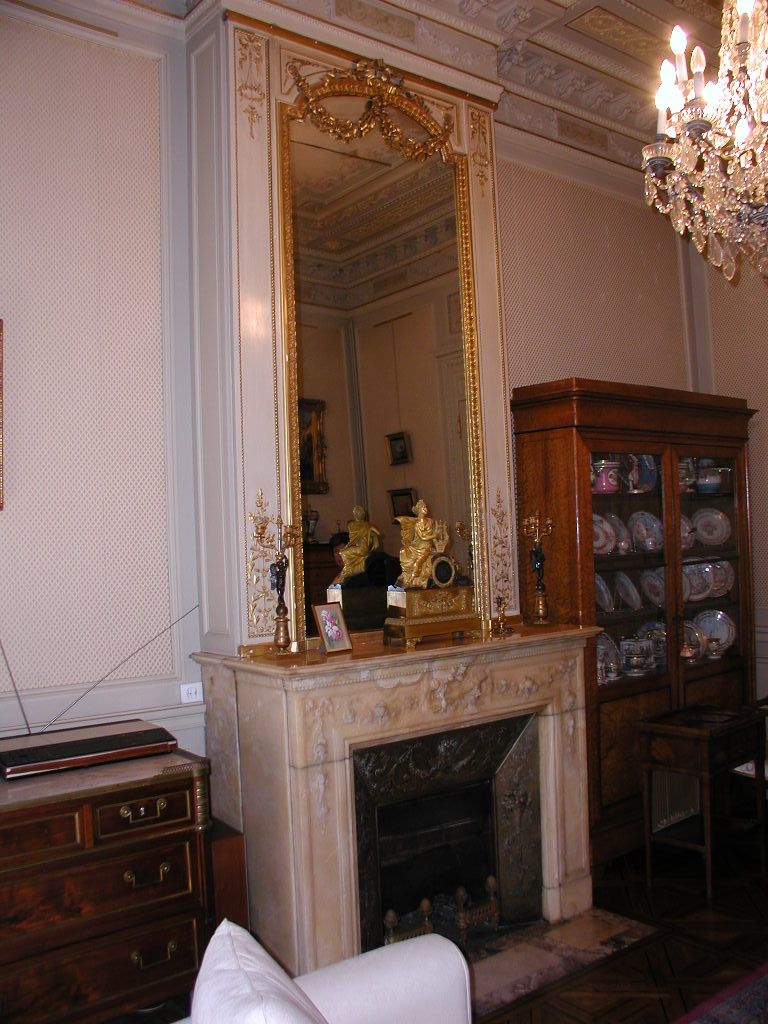 Cheminée en marbre du grand salon. Signature Cantini Marseille 1904.