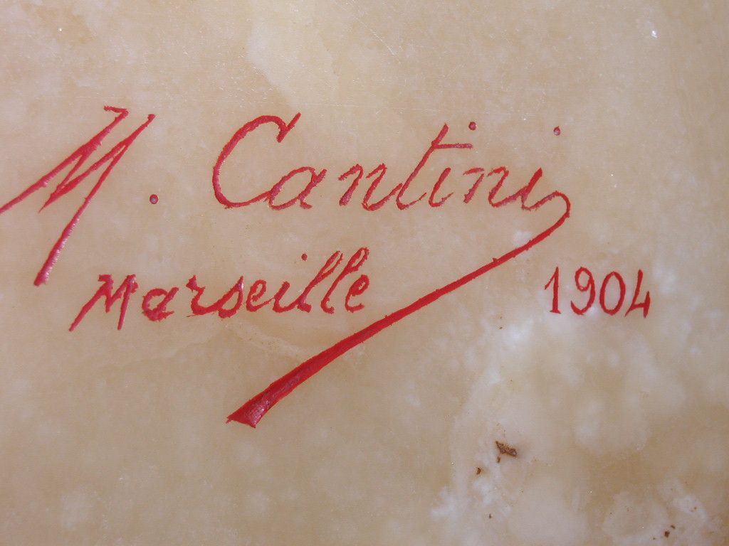 Cheminée en marbre du grand salon. Signature Cantini Marseille 1904.