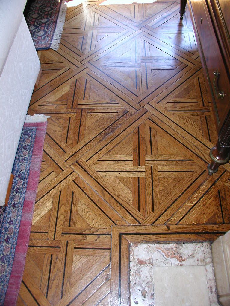 Parquet marqueté du grand salon.