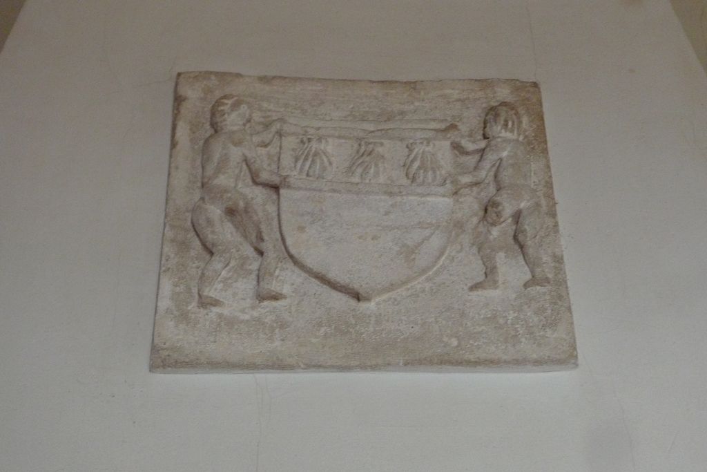 Bas-relief de la cheminée.