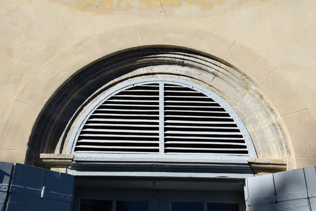 Détail de fenêtre de la façade.