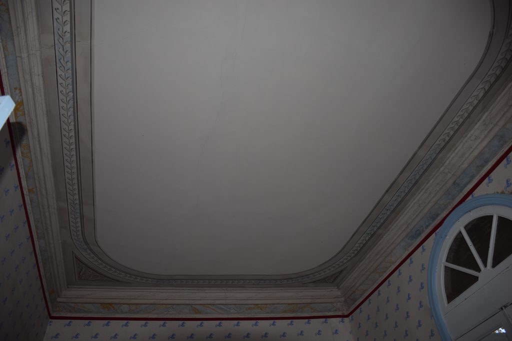 Plafond de la chambre.