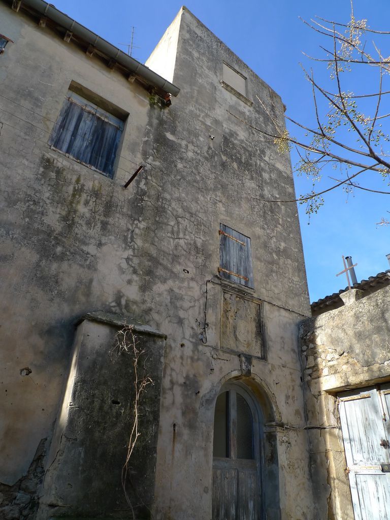 Cour intérieure sur rue de la Halle.