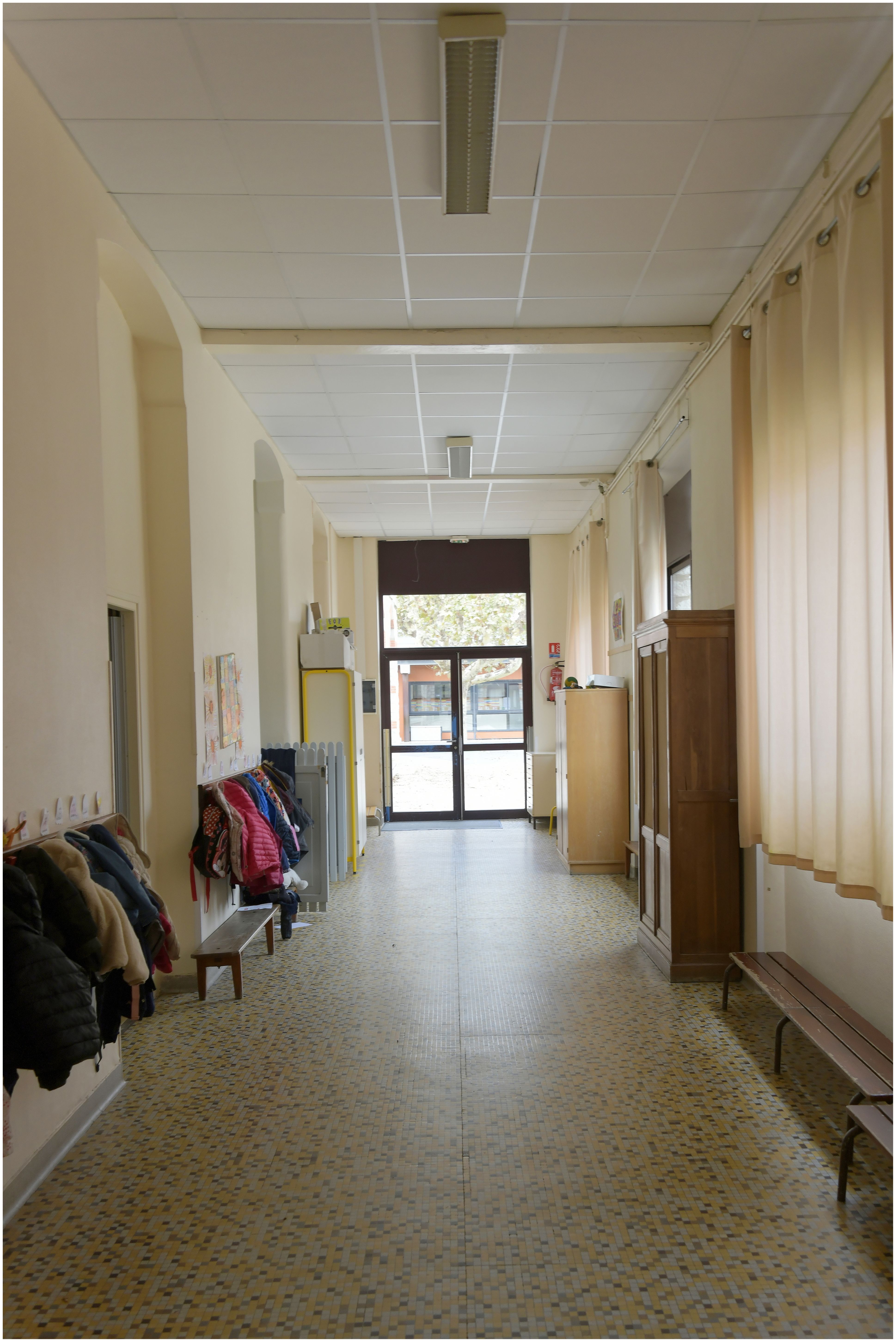 Couloir de maternelle