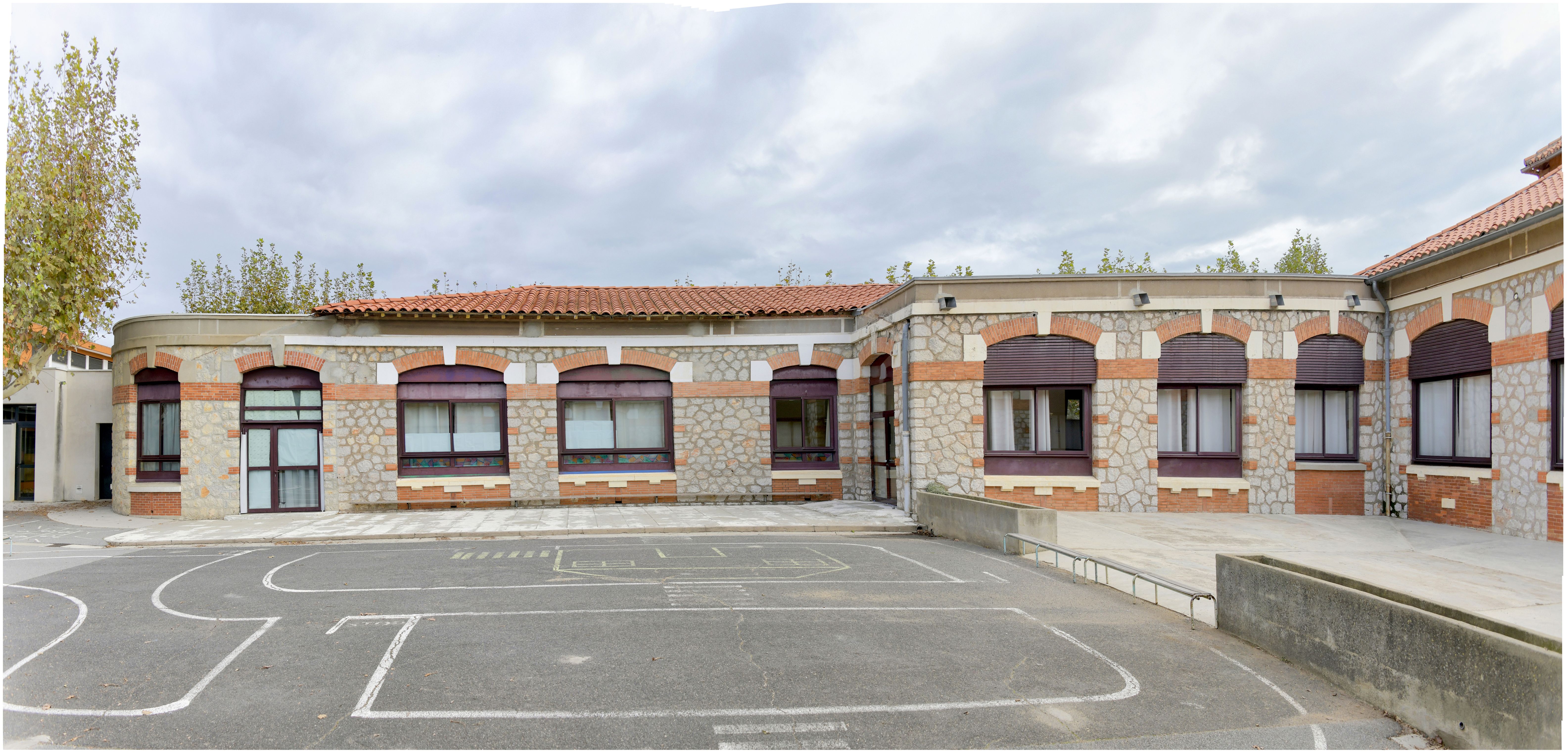 Maternelle. Façade arrière sur la cour, aile nord