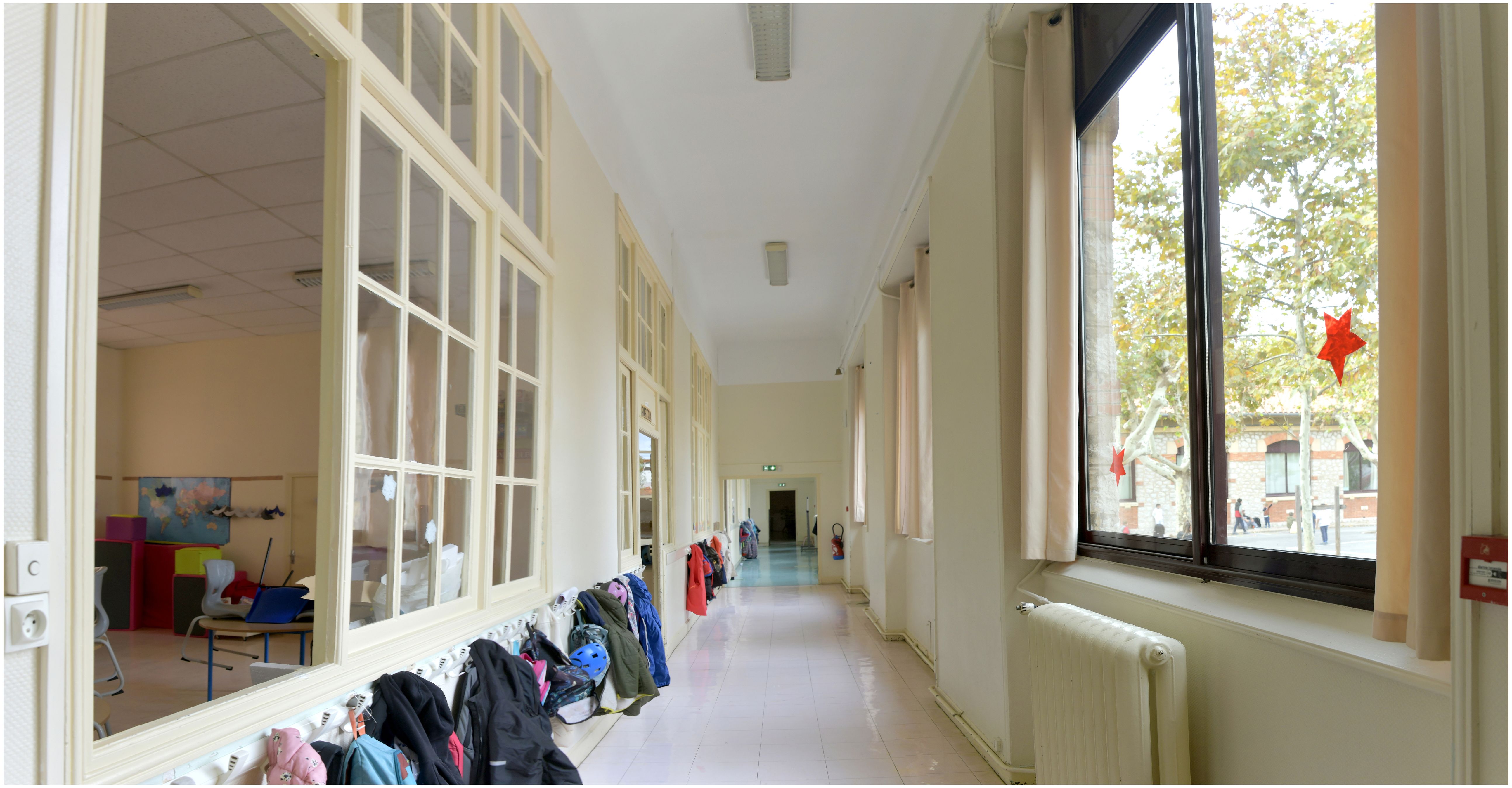 Couloir de maternelle