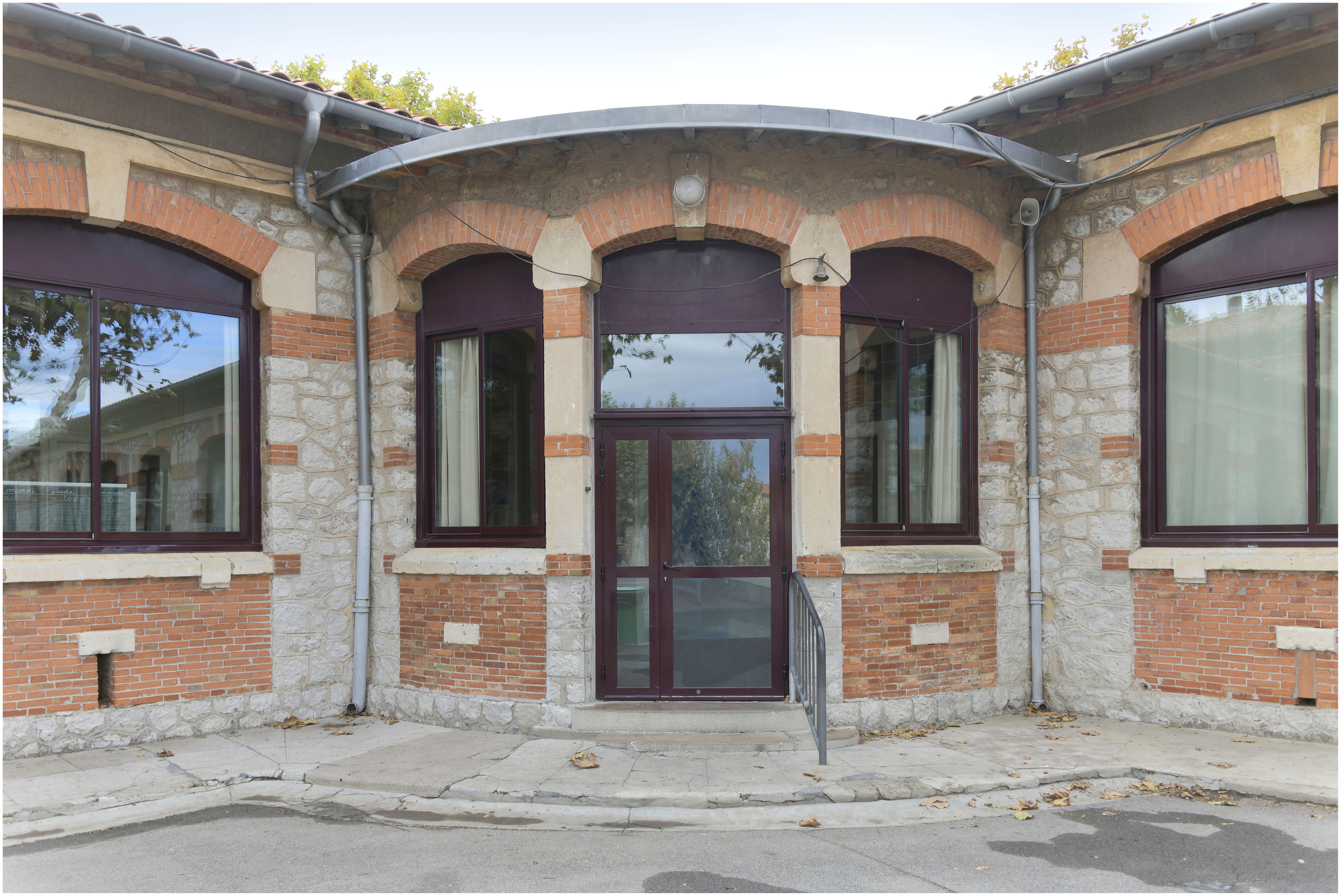 Façade sur cour. Traitement de l’angle en arrondi