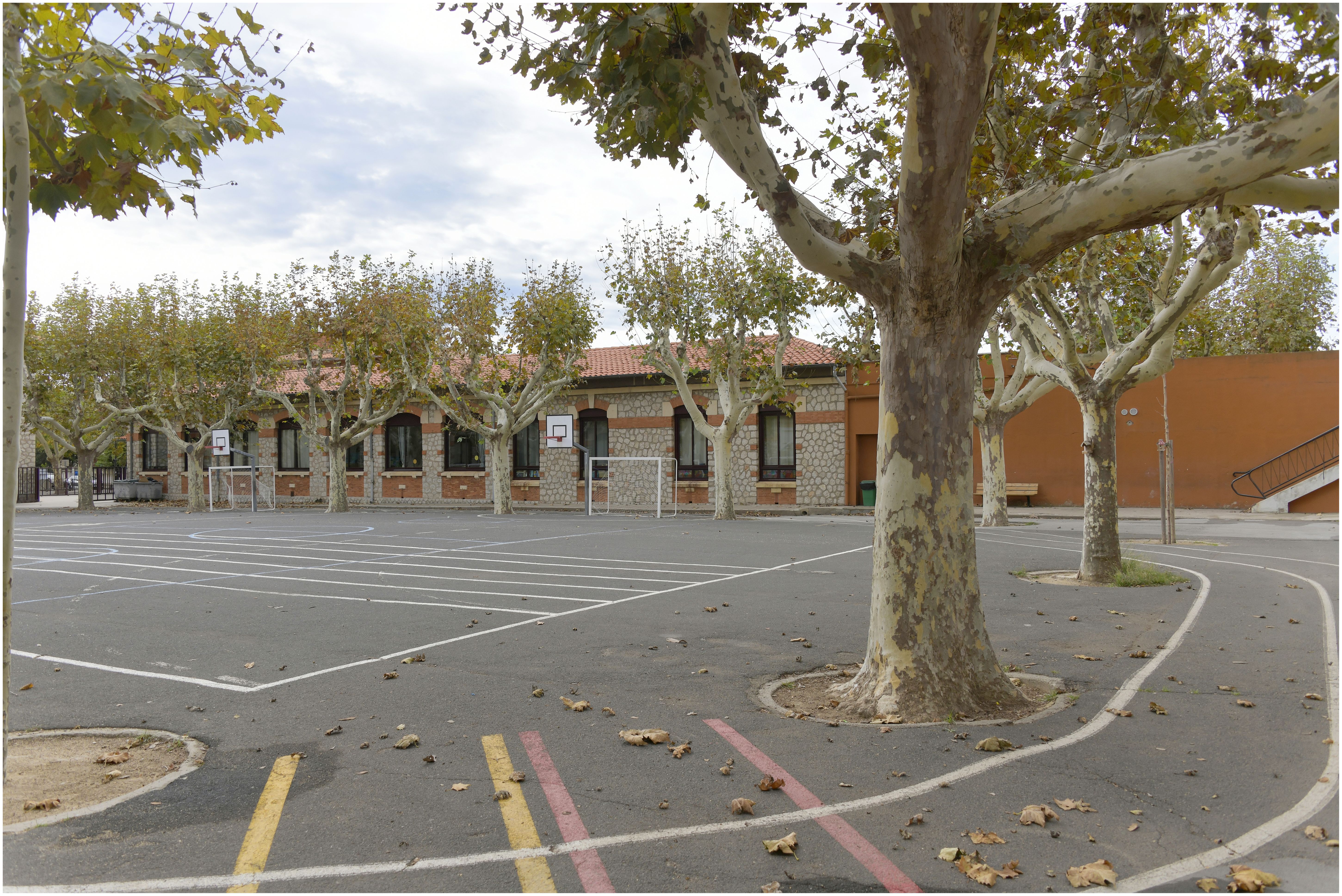Cour école de garçons