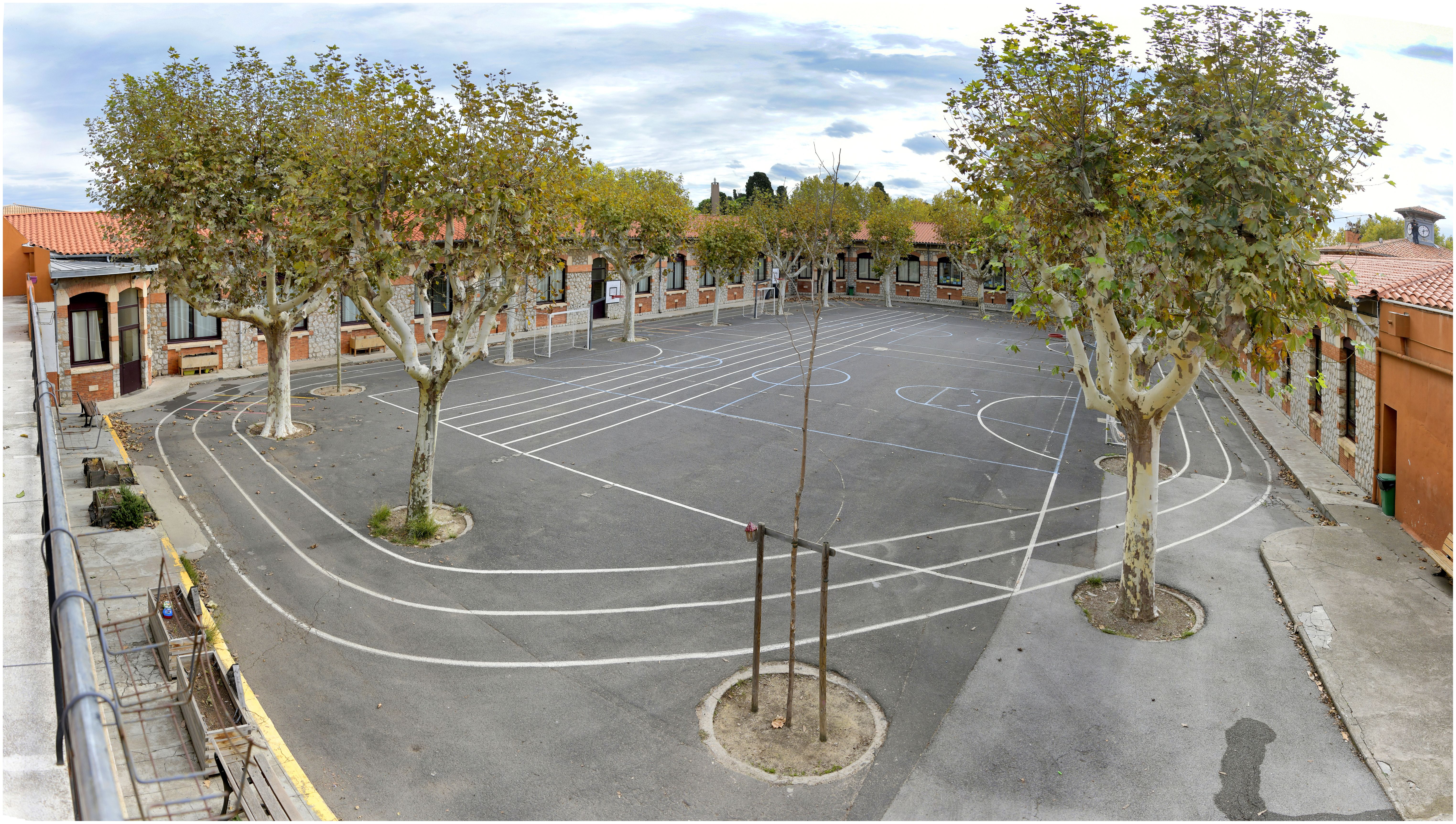 Cour école de garçons