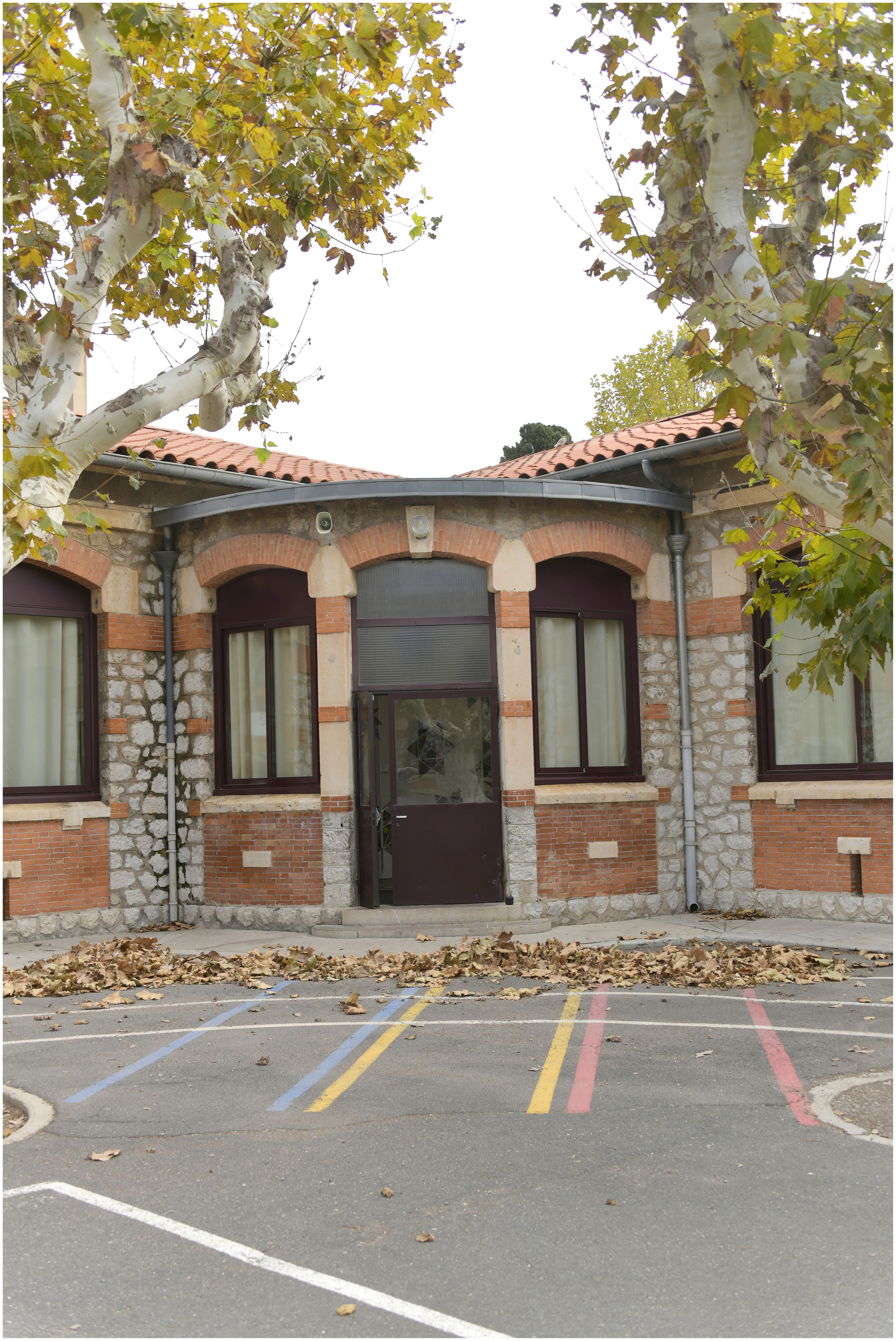 Cour école de filles