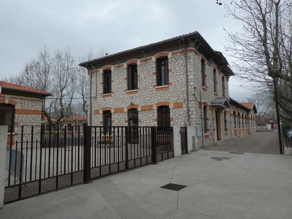 Façades sur rue.
