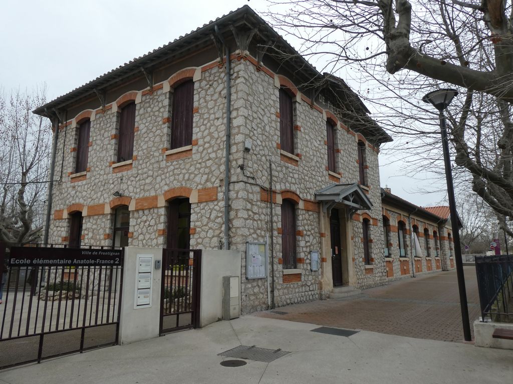 Façades sur rue.
