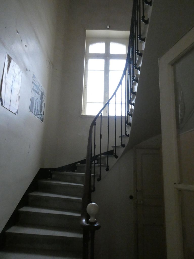 Escalier d’accès aux logements.