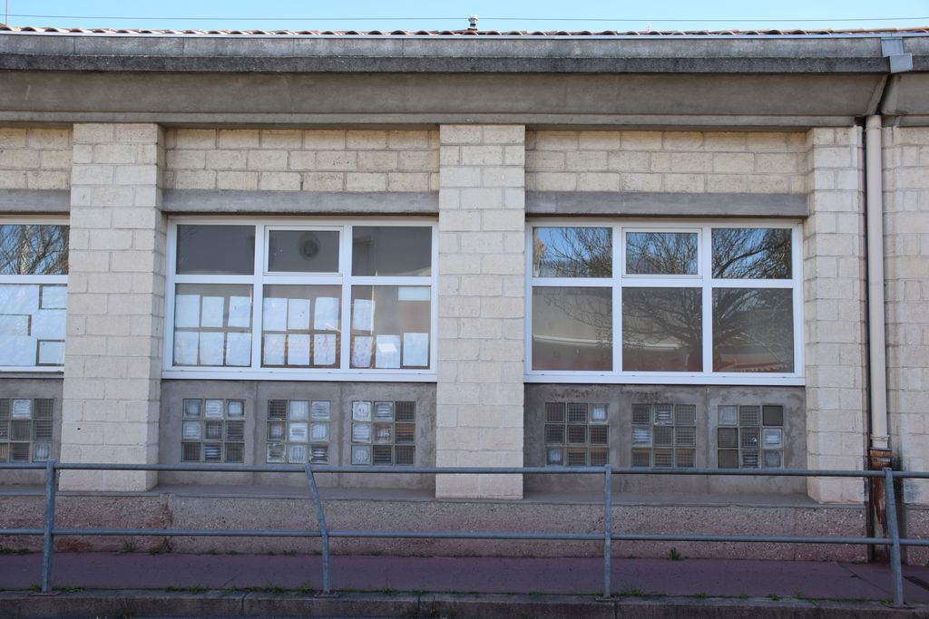 Ecole maternelle. Façade sur le boulevard Mounié.