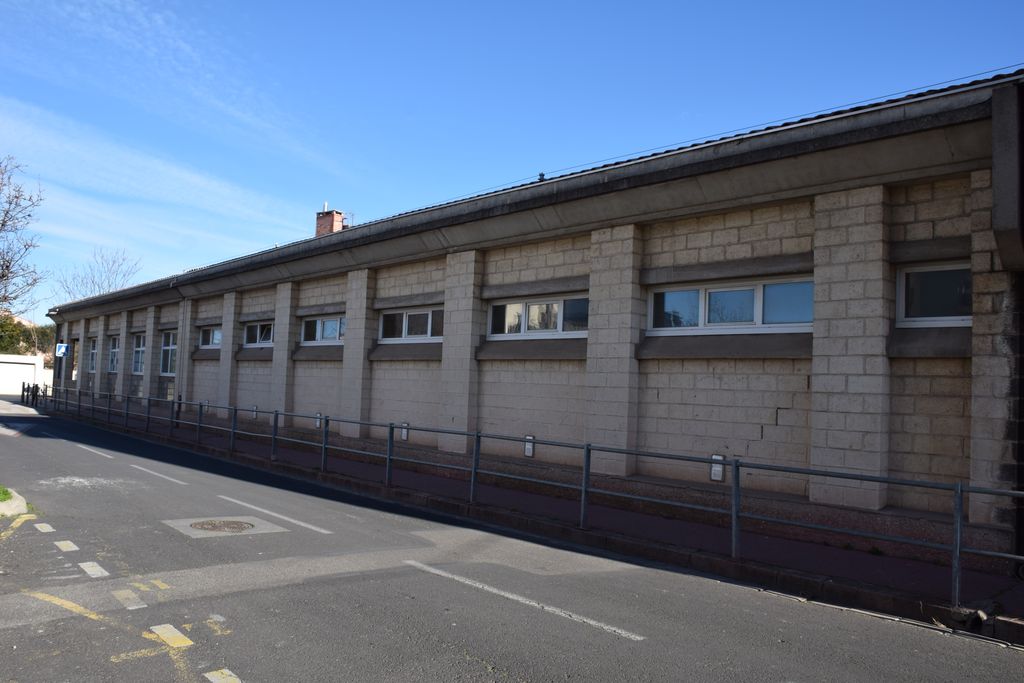 Ecole maternelle. Façade sur le boulevard Mounié.