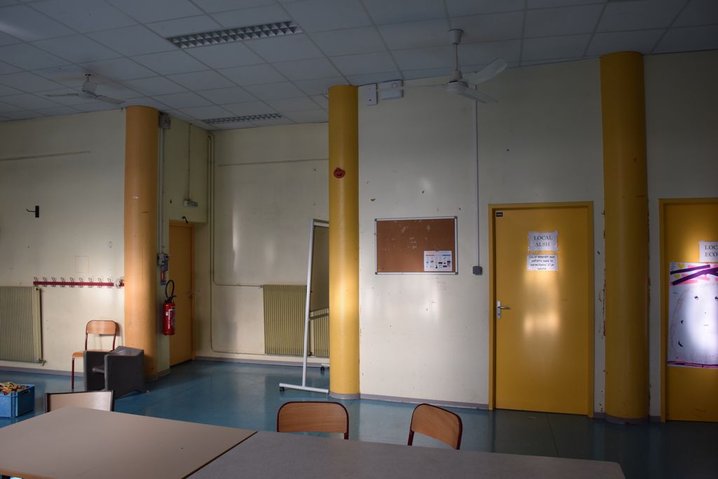 Ecole élémentaire Jean-Moulin. Ancien préau fermé.