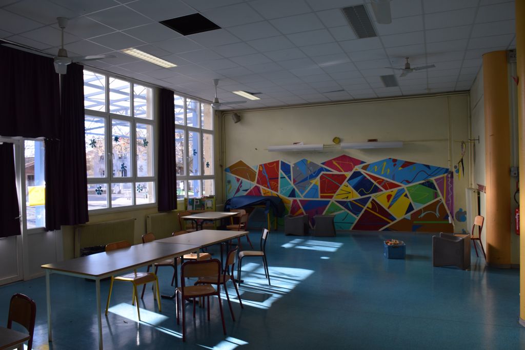 Ecole élémentaire Jean-Moulin. Ancien préau fermé.