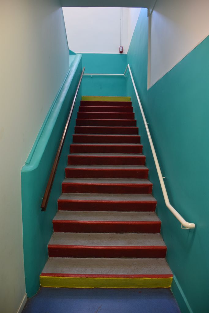 Ecole élémentaire Jean-Moulin. Escalier