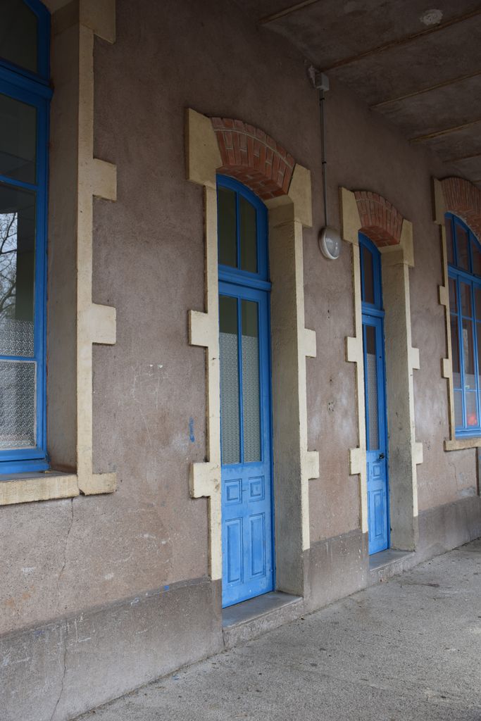 Ecole des garçons. Classes du RDC sur la galerie.