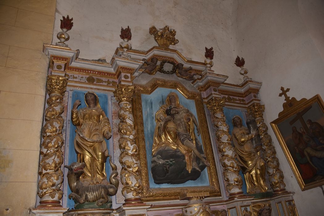 retable Notre-Dame-de-Pitié, hauts-reliefs : Sainte Barbe, sainte Margueriet - © Ministère de la Culture (France), Direction Régionale des Affaires Culturelles d’Occitanie – Tous droits réservés