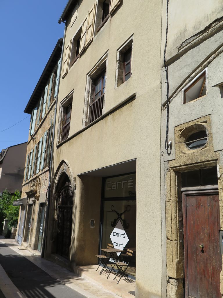 Façade sur rue.