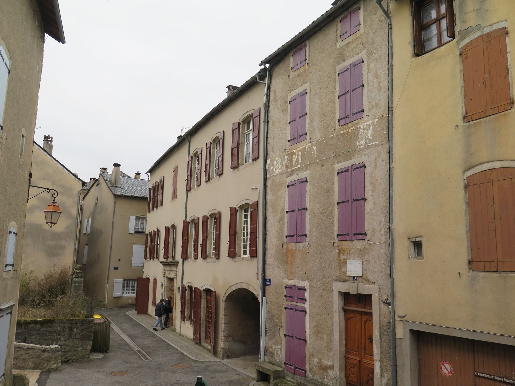 Façade principale sur la rue Saint-Blaise.