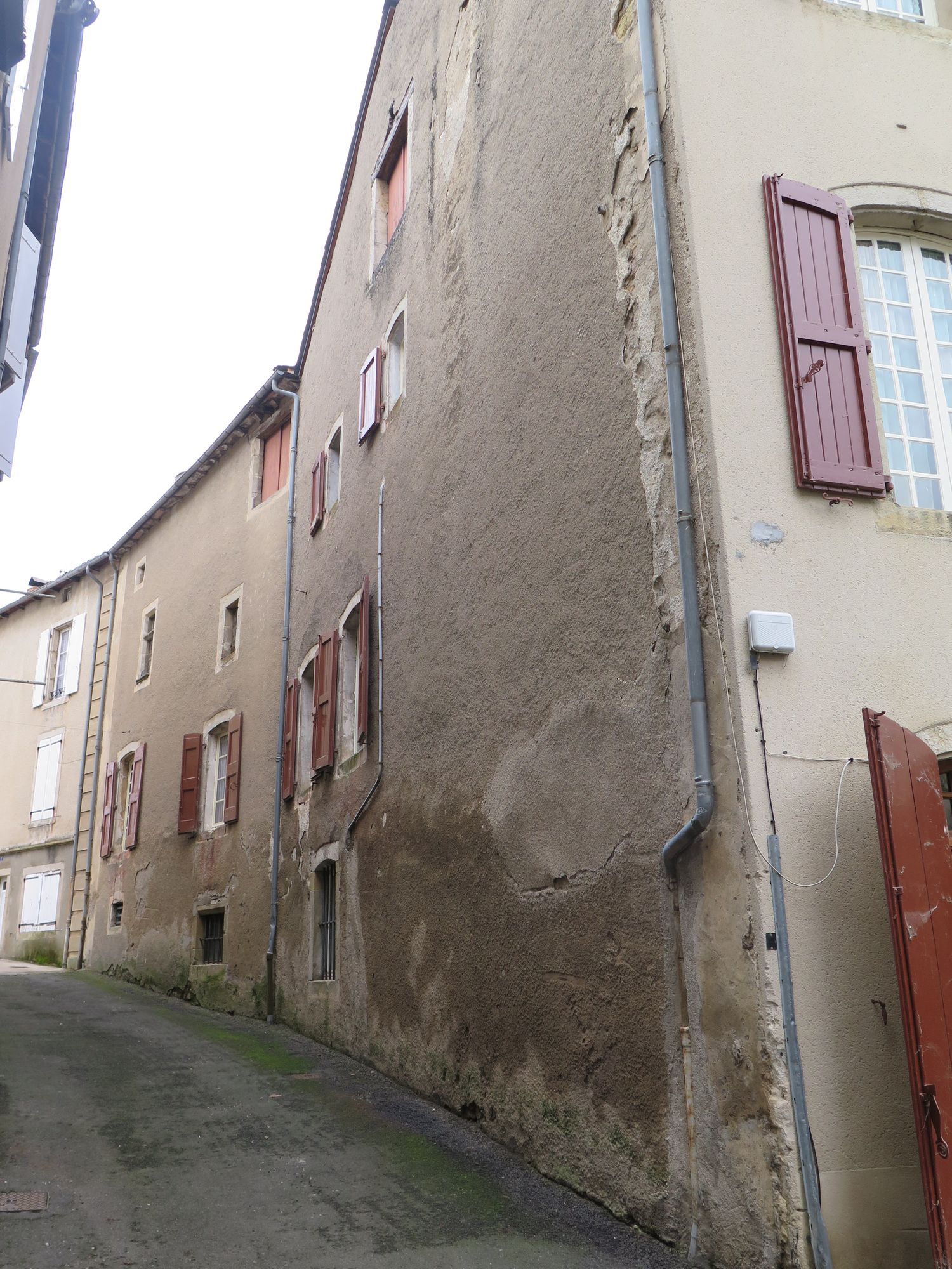 Façade latérale : Rue de l’église Saint-Pierre 