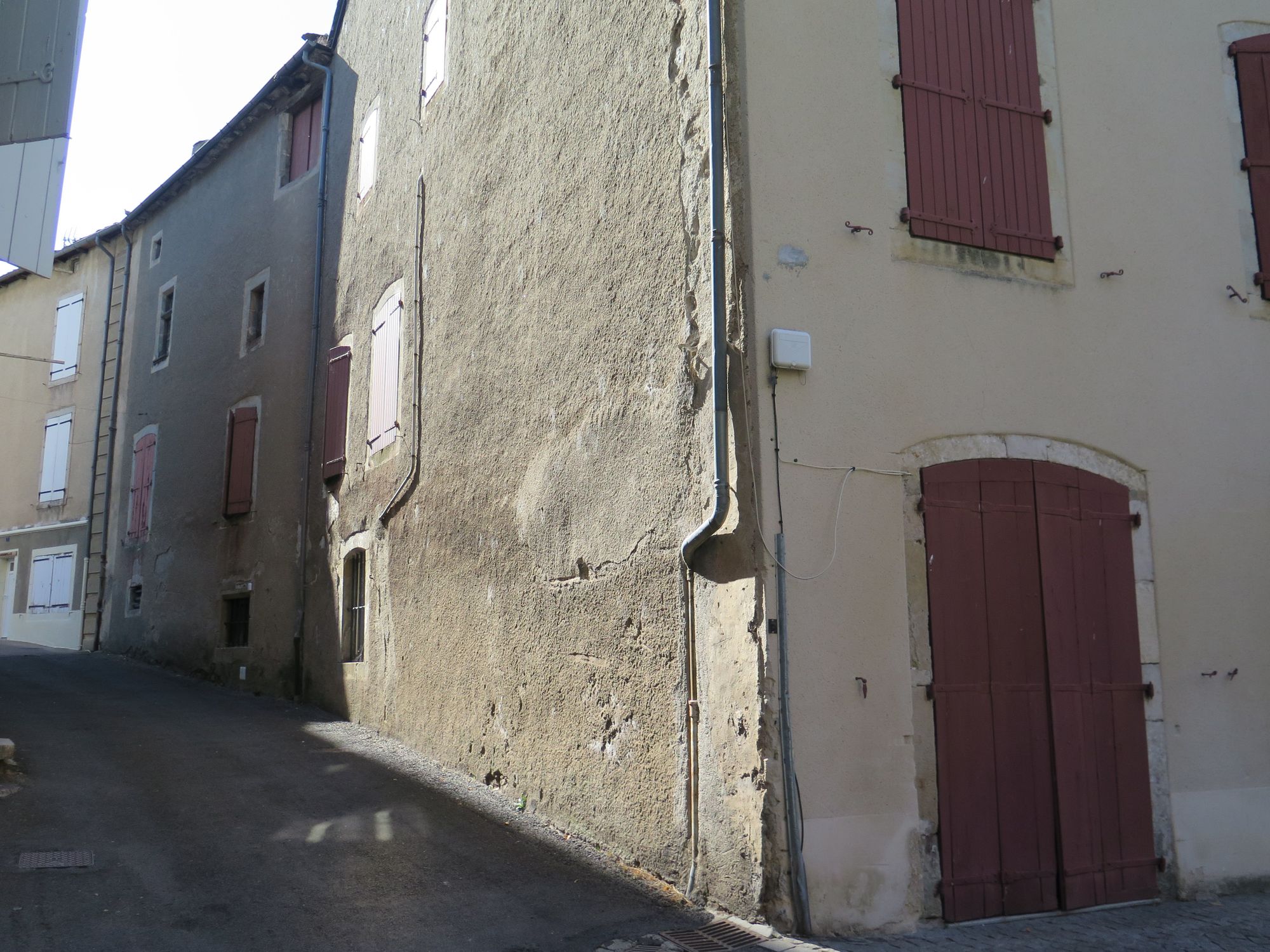 Façade latérale : Rue de l’église Saint-Pierre 