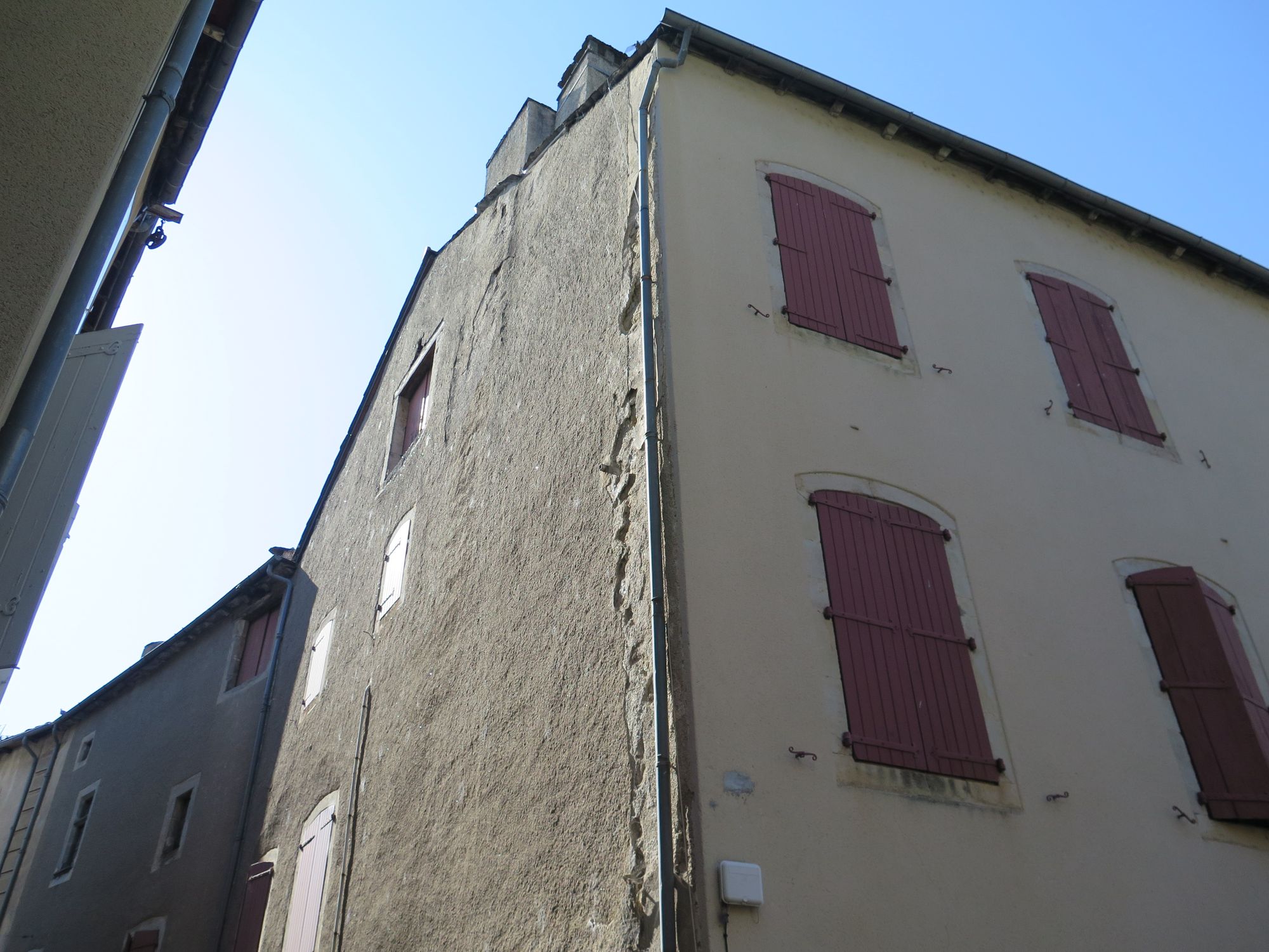 Façade latérale : Rue de l’église Saint-Pierre 