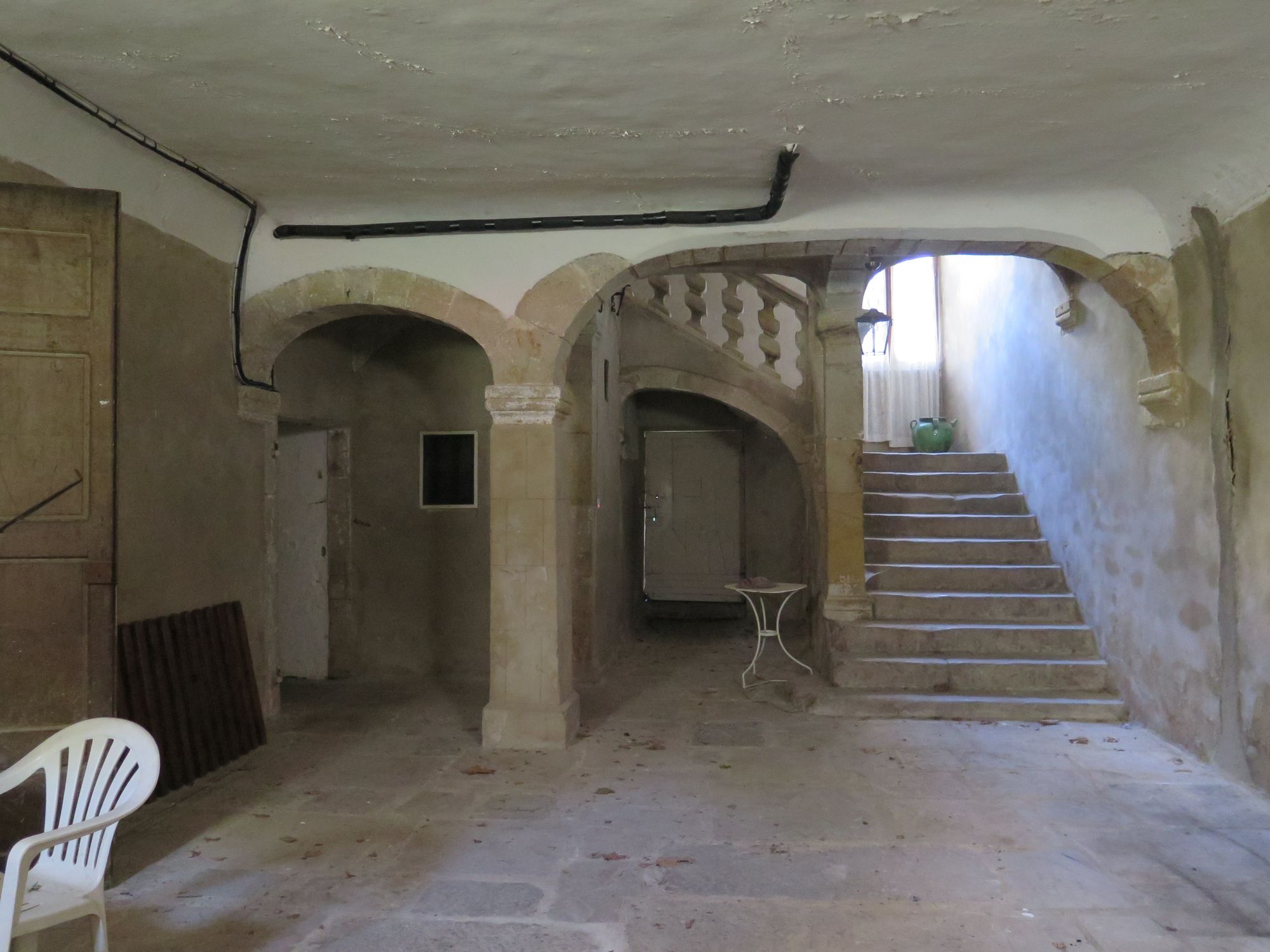 Vestibule au fond duquel se développe l’escalier à quatre noyaux.