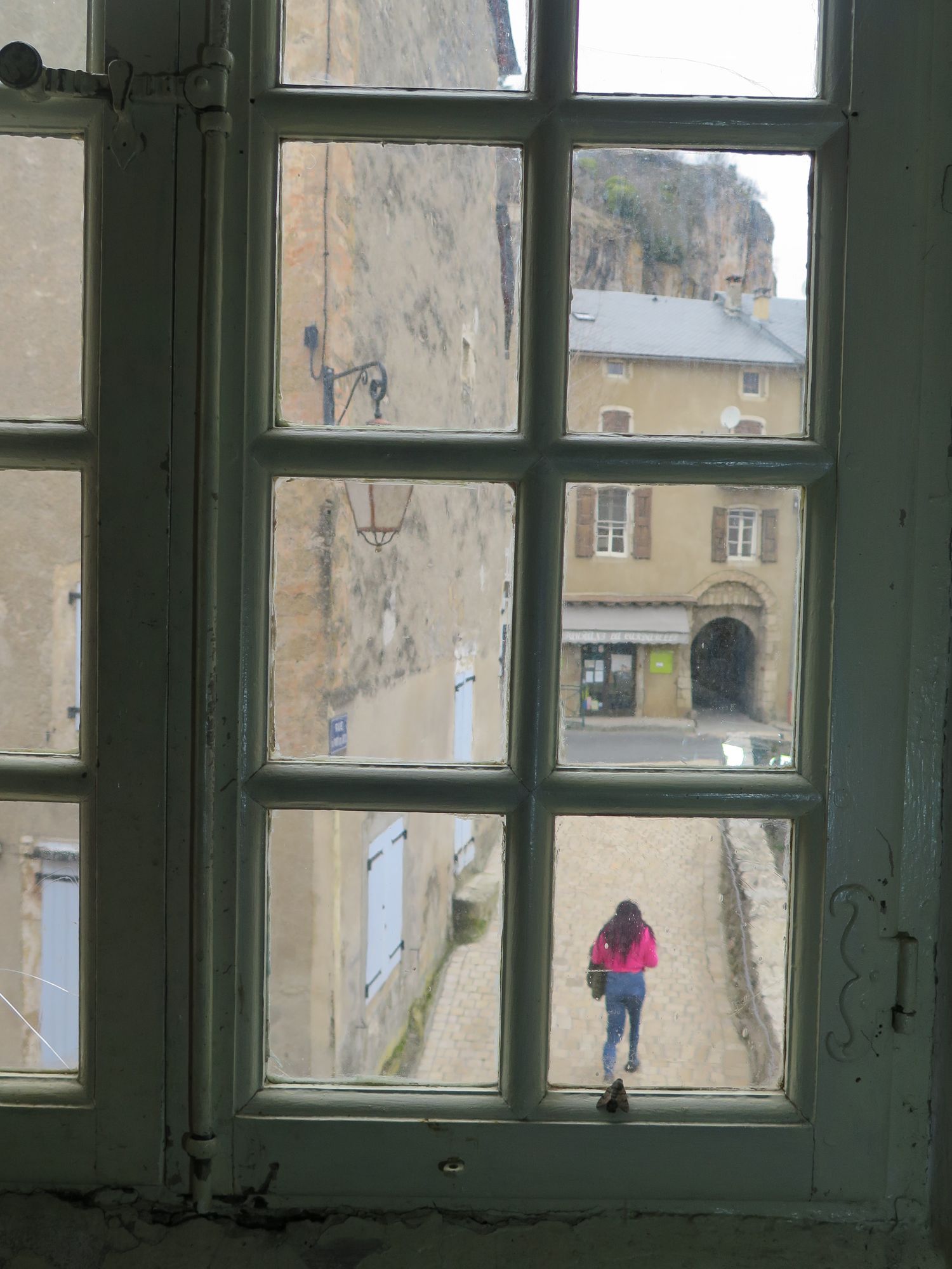 Aile ouest, 1er étage. Chambre au dessus du passage de la rue Traversière. Vue sur le pont des arts.