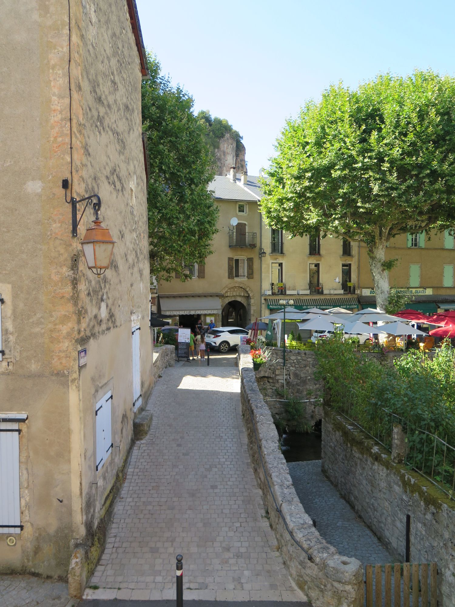 Aile ouest, 1er étage. Chambre au dessus du passage de la rue Traversière. Vue sur le pont des arts.