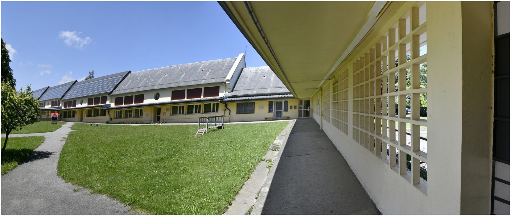 façade sud de l’aile nord et portique est fermant la cour ouest