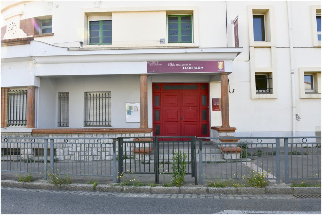 Façade sur rue. Entrée de l’école maternelle.