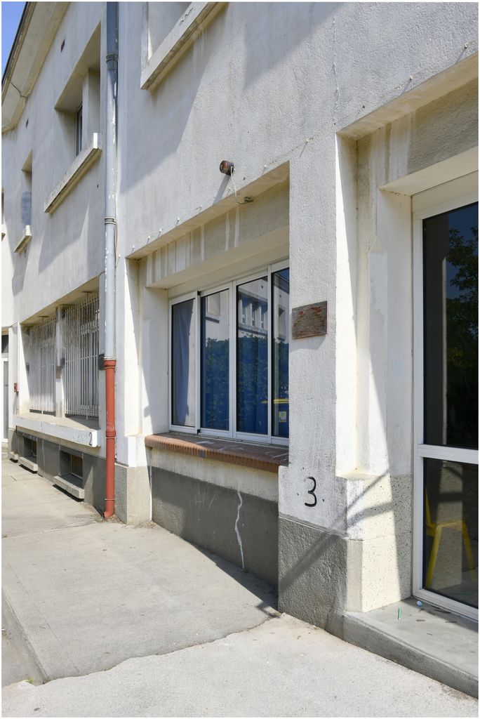 Ancien préau. Escalier latéral d’accès aux classes du 1er