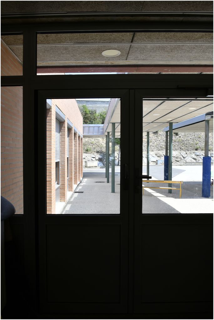 Ecole maternelle. Détail des matériaux.