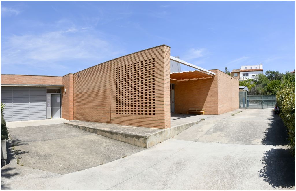 Ecole maternelle. Entrée.