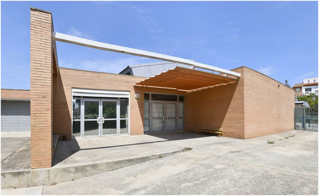 Ecole maternelle. Entrée.