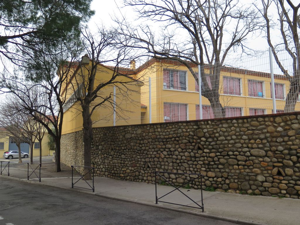 Ancienne école des filles. Façade sur rue de l’extrémité sud.