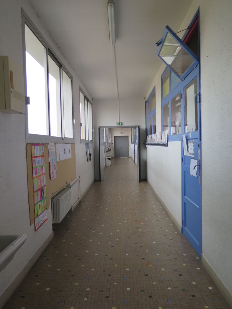 Couloir des classes du 1er étage.