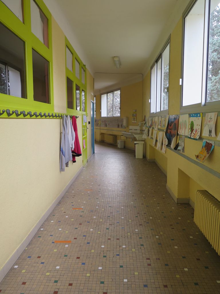 Couloir des classes du 1er étage.