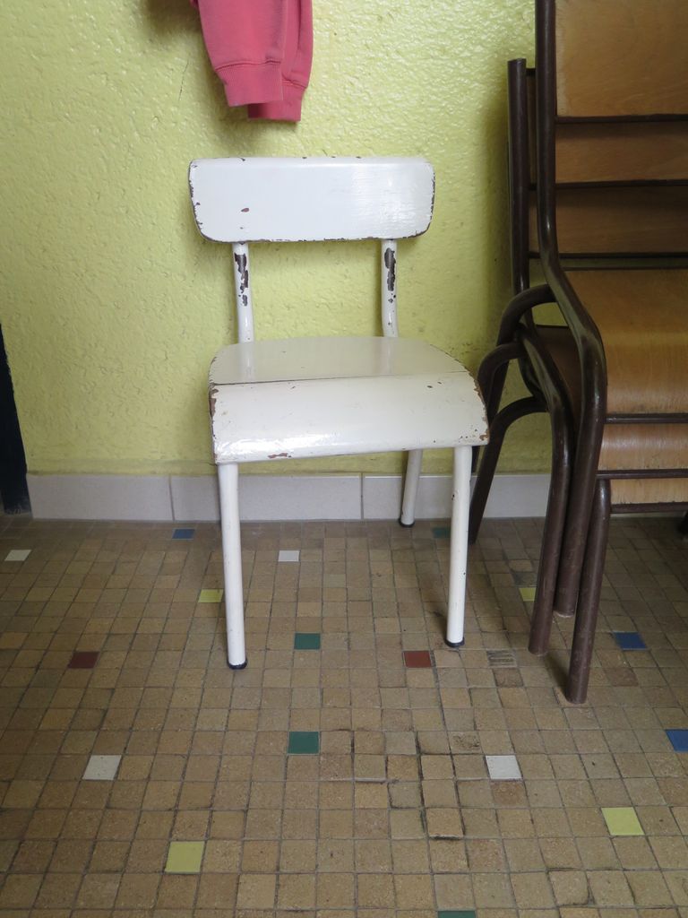 Classe. Chaise d’élève.