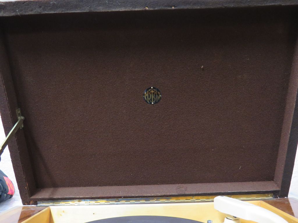 Tourne-disque dans boîte en bois. Marque Motson.