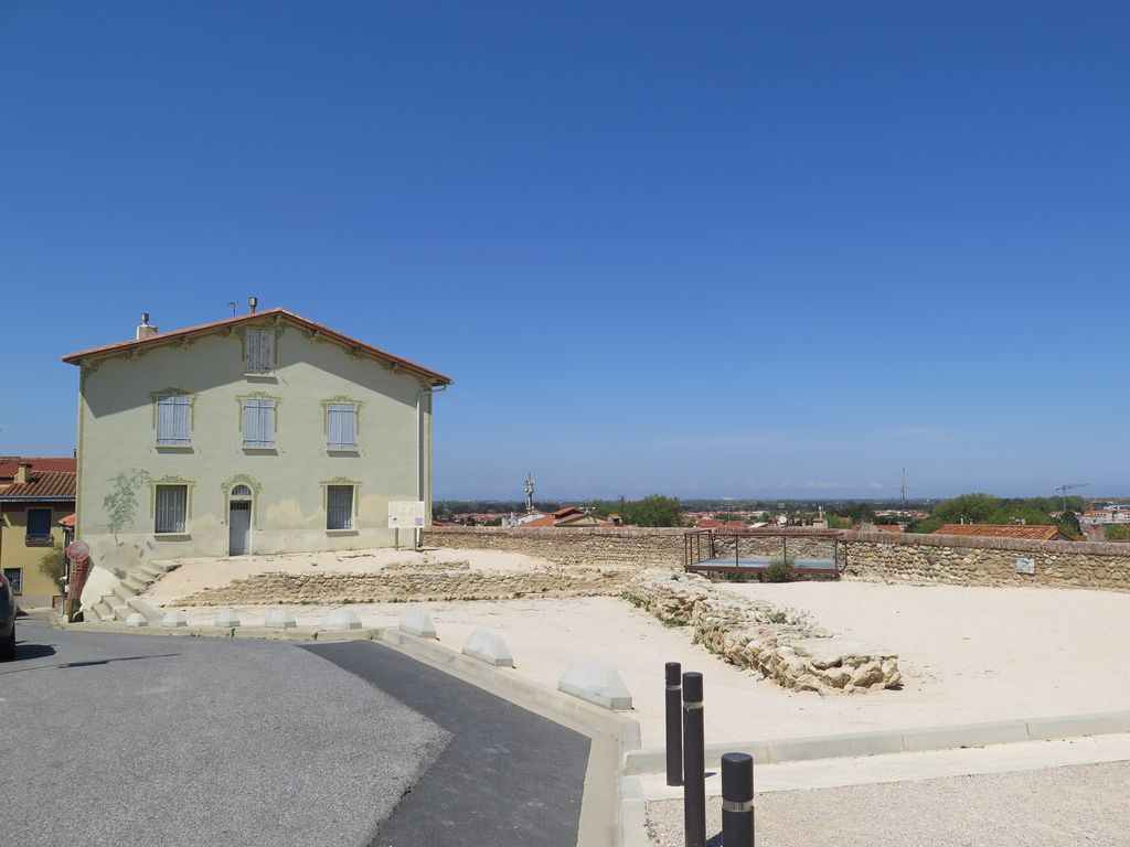 Les vestiges de la cathédrale primitive, vus vers le nord.