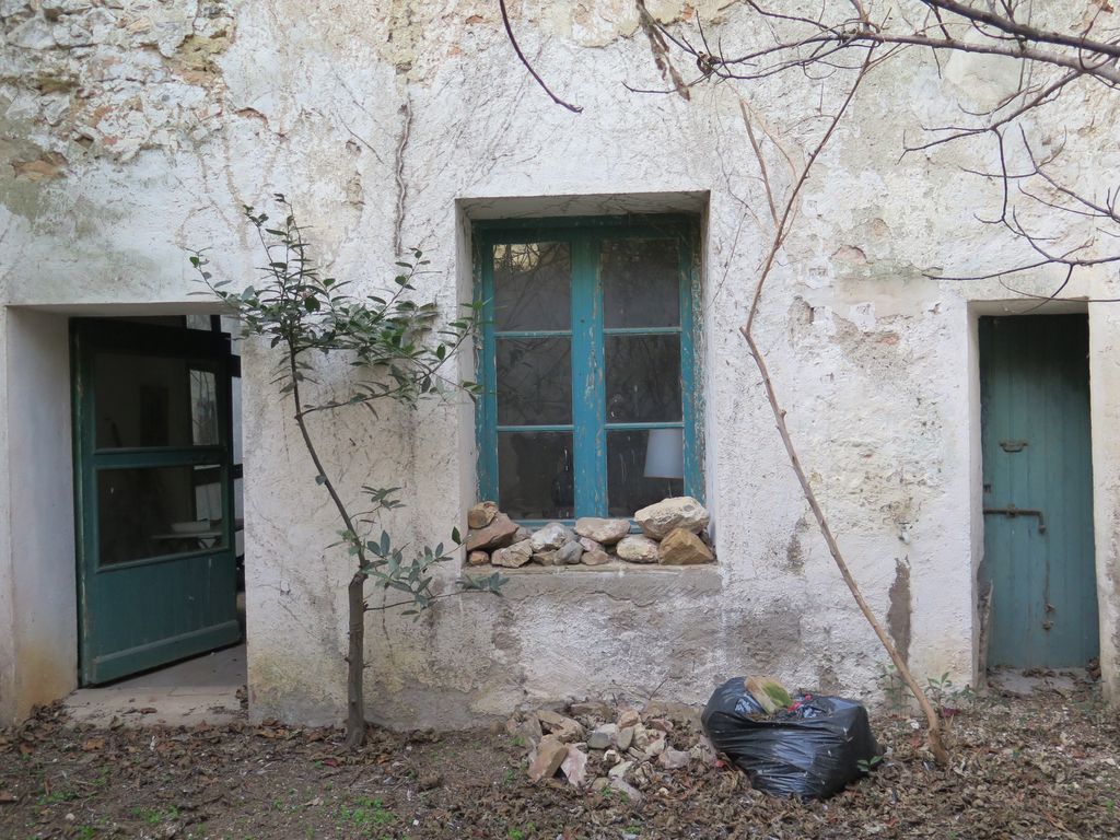 RDC. Bureau d’été de Claude Simon. Cour intérieure parcelle 112.