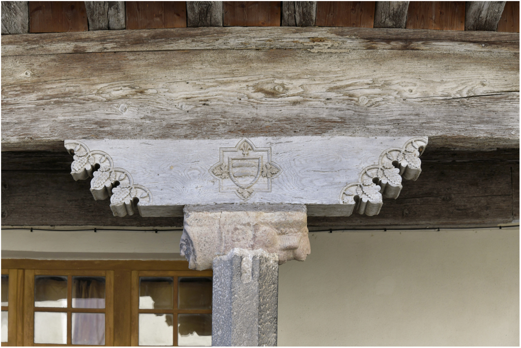 Consoles sculptées soutenant l’encorbellement