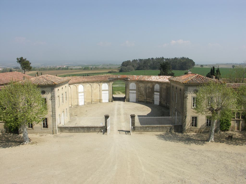 Communs vus depuis le château.