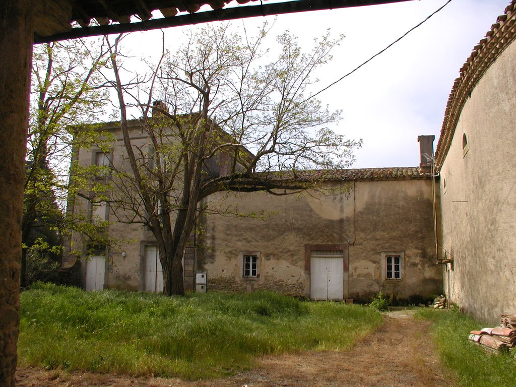 Communs. Aile est. Façade nord.