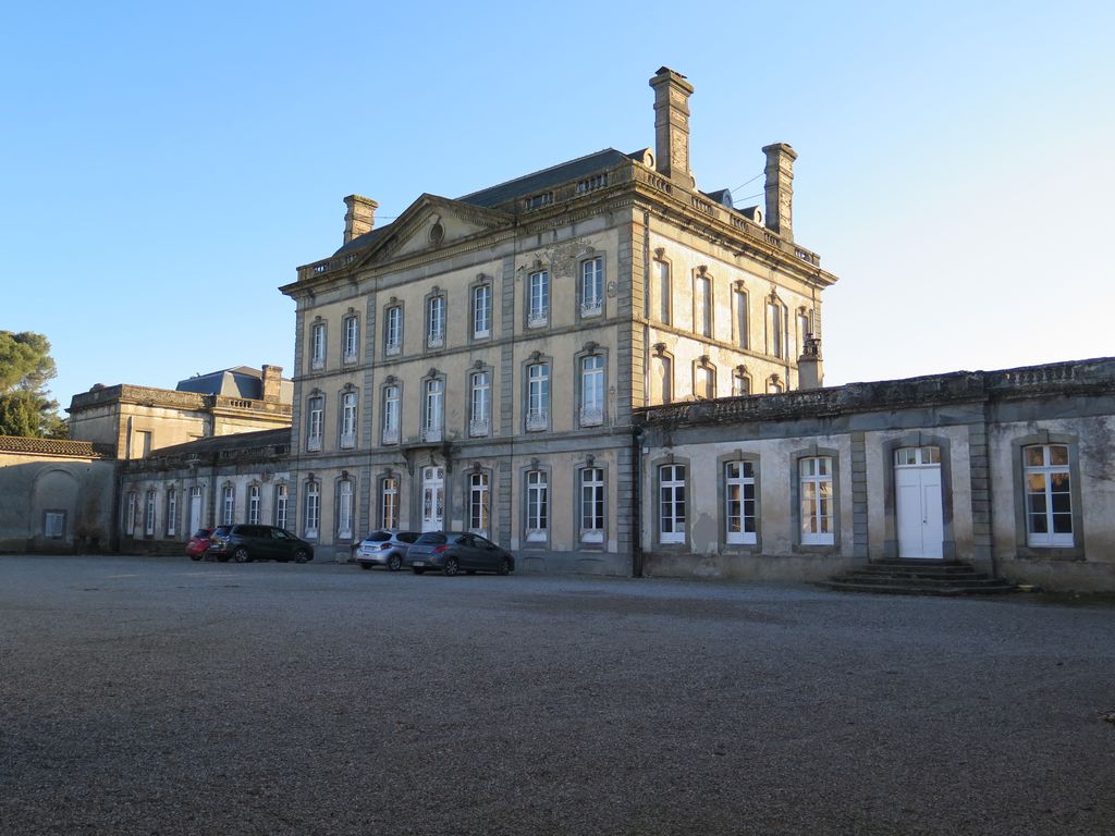 Château. Cour d’honneur.