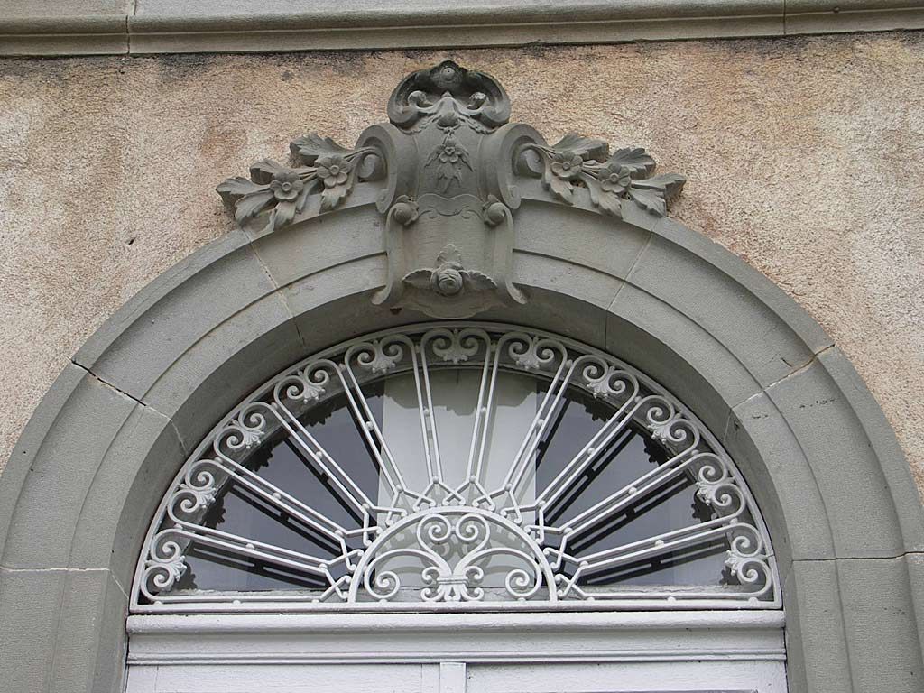 Château. Façade sud. Corps central. Mascaron sculpté.